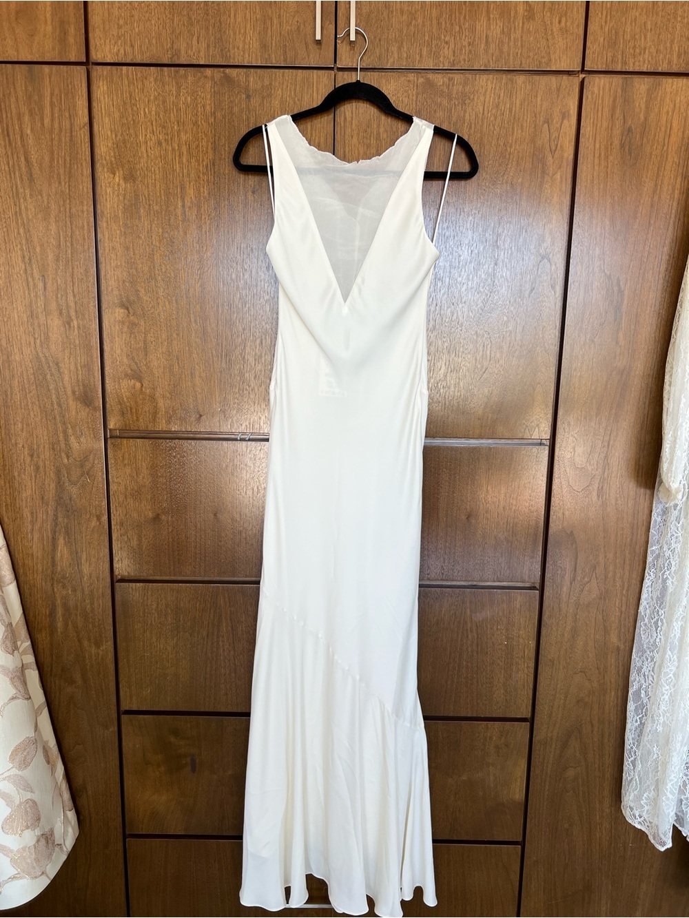 Bridal Elegant Cream Slim-Fit Sleeveless Maxi Dress